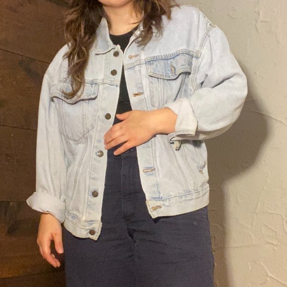 Vintage Levi's Lightwash Denim Jacket - Picture 3 of 10